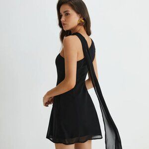 Commense Asymmetrical Cutaway Shoulder Short Dress (size S)